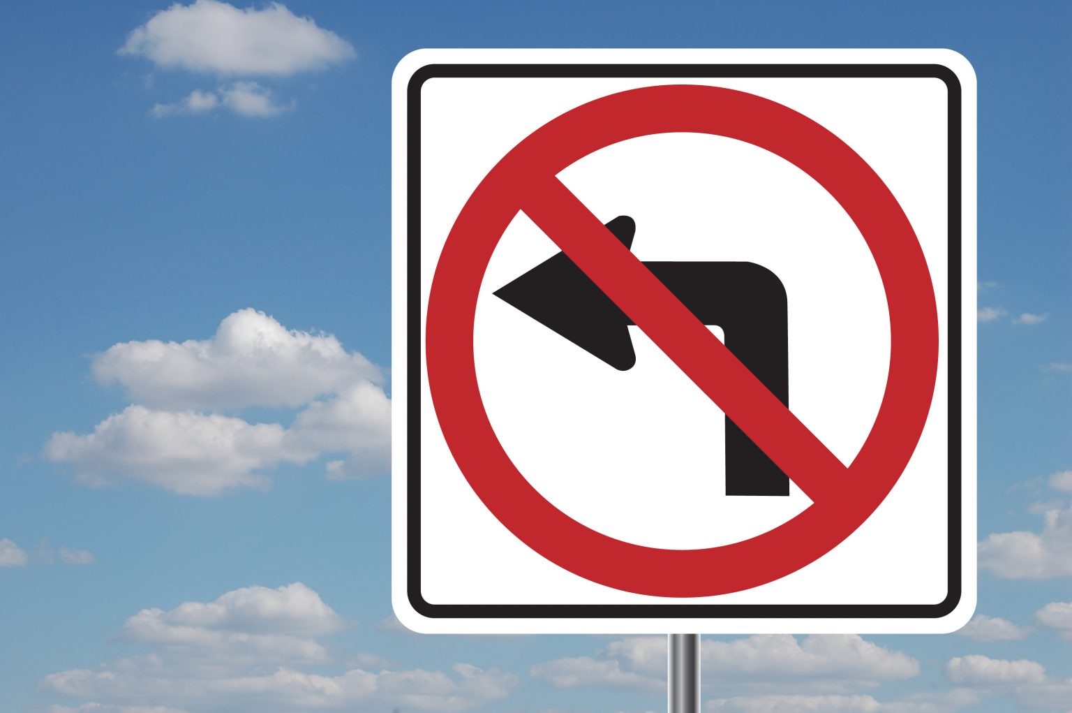 Знак запрещающий движение налево. Поворот налево запрещен. Знаки дорожного движения поворот налево запрещен. Знак поворот запрещен. Знак запрета поворота налево.